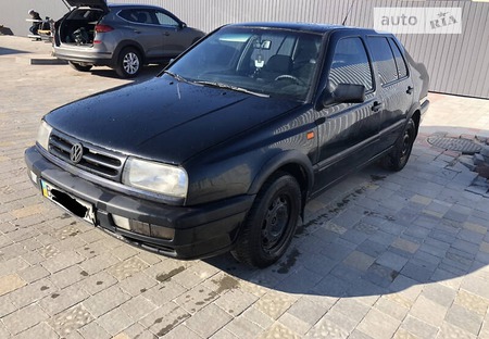 Volkswagen Vento 1994  випуску Львів з двигуном 0 л  седан  за 3300 долл. 