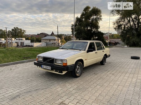Volvo 740 1986  випуску Чернівці з двигуном 2.4 л дизель седан механіка за 1500 долл. 