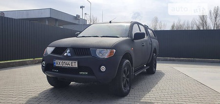 Mitsubishi L 200 2007  випуску Ужгород з двигуном 2.5 л дизель пікап механіка за 11000 долл. 