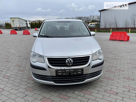 Volkswagen Touran 2007  випуску Львів з двигуном 1.9 л дизель мінівен автомат за 5800 долл. 