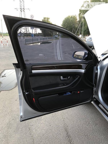 Audi A8 2005  випуску Харків з двигуном 6 л бензин седан автомат за 9100 долл. 