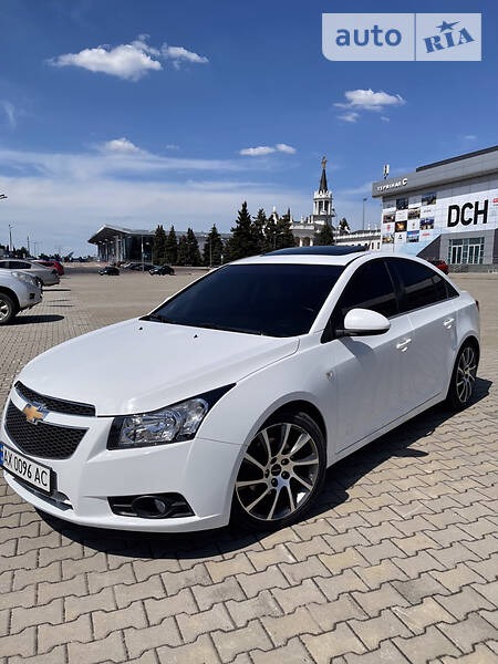 Chevrolet Cruze 2012  випуску Харків з двигуном 2 л дизель седан механіка за 8500 долл. 