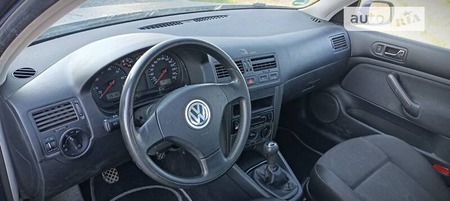 Volkswagen Bora 2003  випуску Черкаси з двигуном 2 л бензин седан механіка за 4300 долл. 