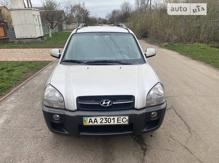 Hyundai Tucson 2007  випуску Київ з двигуном 2 л бензин позашляховик механіка за 6950 долл. 