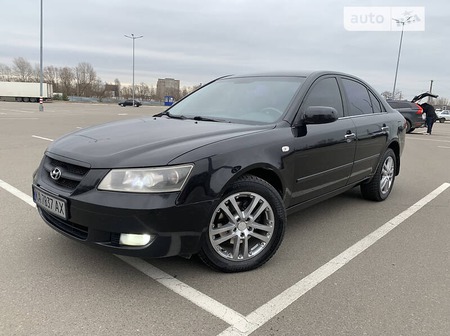 Hyundai Sonata 2007  випуску Хмельницький з двигуном 2 л  седан автомат за 6000 долл. 