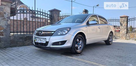 Opel Astra 2012  випуску Рівне з двигуном 1.6 л бензин седан механіка за 4700 долл. 