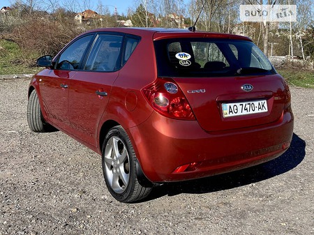 KIA Ceed 2007  випуску Ужгород з двигуном 0 л бензин хэтчбек механіка за 5700 долл. 