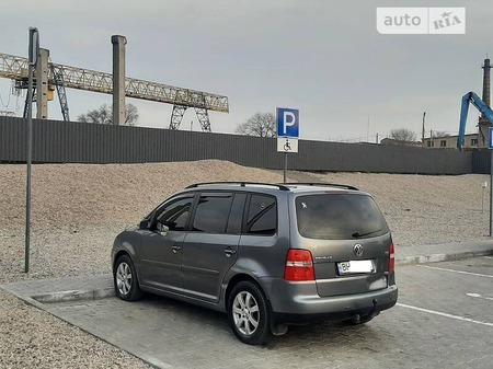 Volkswagen Touran 2005  випуску Одеса з двигуном 0 л дизель мінівен механіка за 4999 долл. 