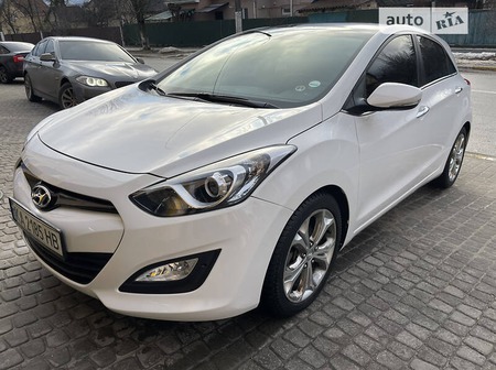 Hyundai i30 2013  випуску Ужгород з двигуном 1.6 л дизель хэтчбек автомат за 12100 долл. 