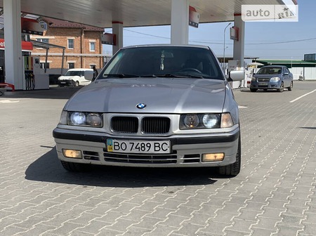 BMW 318 1998  випуску Тернопіль з двигуном 1.8 л  седан механіка за 3333 долл. 
