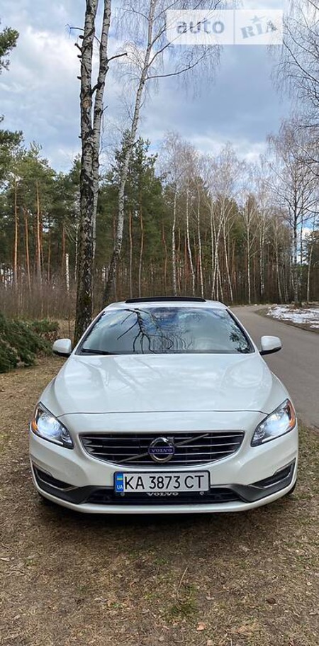 Volvo S60 2017  випуску Львів з двигуном 2 л бензин седан автомат за 17900 долл. 