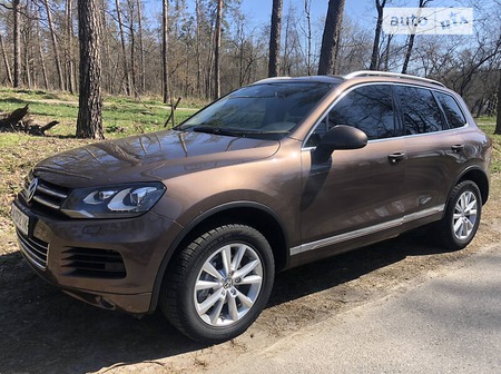 Volkswagen Touareg 2013  випуску Черкаси з двигуном 3 л дизель позашляховик автомат за 27500 долл. 