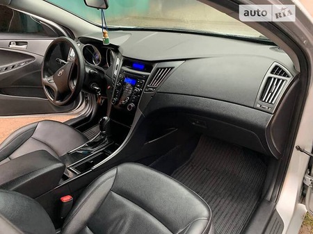 Hyundai Sonata 2012  випуску Чернігів з двигуном 0 л газ седан автомат за 8000 долл. 