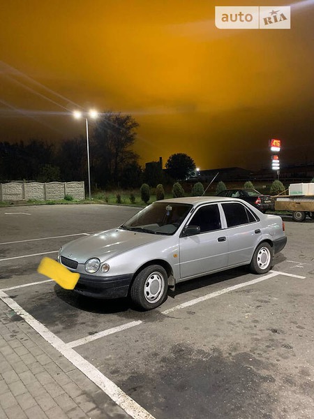 Toyota Corolla 1999  випуску Дніпро з двигуном 1.4 л  седан механіка за 3500 долл. 