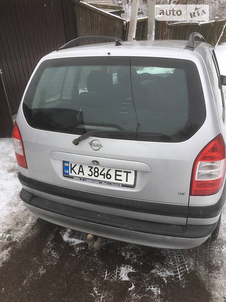 Opel Zafira Tourer 2004  випуску Ужгород з двигуном 1.6 л бензин мінівен механіка за 4400 долл. 