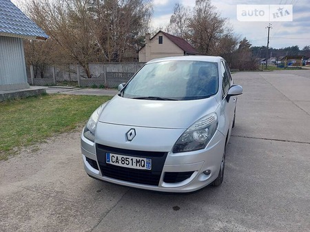 Renault Scenic 2011  випуску Хмельницький з двигуном 0 л дизель хэтчбек автомат за 5900 долл. 