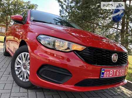 Fiat Tipo 2018  випуску Львів з двигуном 1.4 л  седан механіка за 8800 долл. 