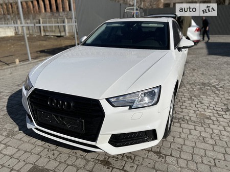 Audi A4 Limousine 2019  випуску Львів з двигуном 2 л бензин седан автомат за 25500 долл. 