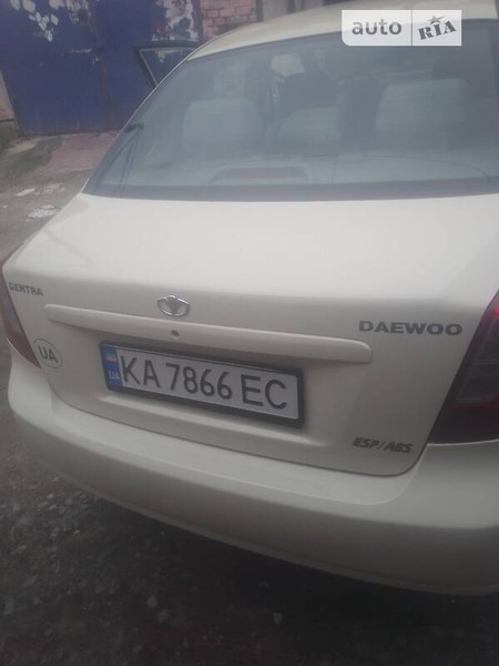 Daewoo Gentra 2013  випуску Київ з двигуном 1.5 л  седан механіка за 4300 долл. 