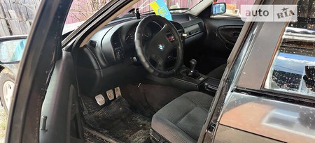 BMW 318 1991  випуску Суми з двигуном 1.8 л  седан механіка за 2300 долл. 