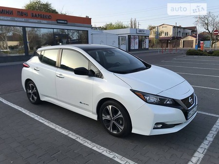 Nissan Leaf 2018  випуску Одеса з двигуном 0 л електро хэтчбек  за 18900 долл. 