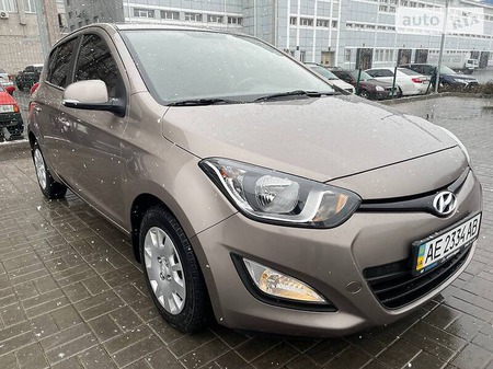 Hyundai i20 2014  випуску Дніпро з двигуном 1.4 л бензин хэтчбек автомат за 8600 долл. 