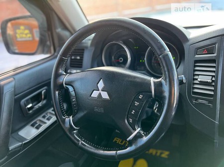 Mitsubishi Pajero 2007  випуску Кропивницький з двигуном 3 л  позашляховик автомат за 13000 долл. 