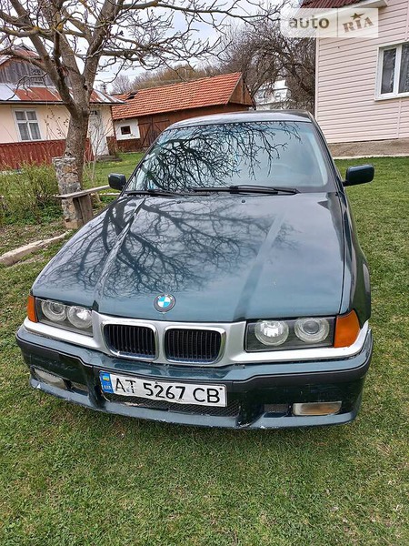 BMW 323 1996  випуску Івано-Франківськ з двигуном 2.5 л бензин седан механіка за 2300 долл. 