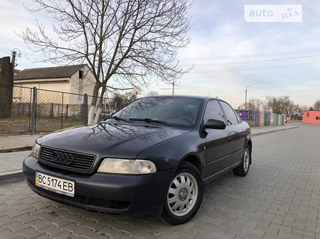 Audi A4 Limousine 1998  випуску Львів з двигуном 1.9 л дизель седан механіка за 3999 долл. 