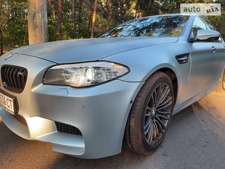 BMW M5 2012  випуску Чернівці з двигуном 4.4 л бензин седан автомат за 36666 долл. 