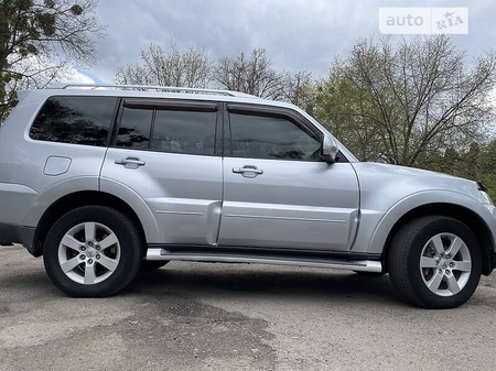 Mitsubishi Pajero 2007  випуску Черкаси з двигуном 3.2 л дизель позашляховик автомат за 14200 долл. 