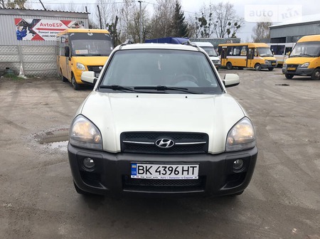 Hyundai Tucson 2004  випуску Житомир з двигуном 0 л дизель позашляховик автомат за 5500 долл. 