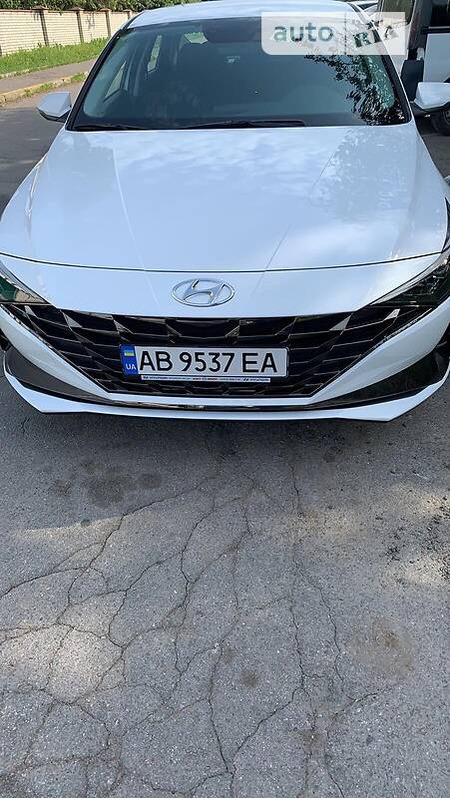 Hyundai Elantra 2021  випуску Вінниця з двигуном 1.6 л бензин седан автомат за 22000 долл. 