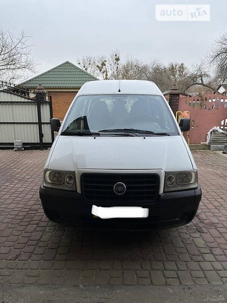 Fiat Scudo 2005  випуску Луцьк з двигуном 0 л дизель мінівен механіка за 4499 долл. 