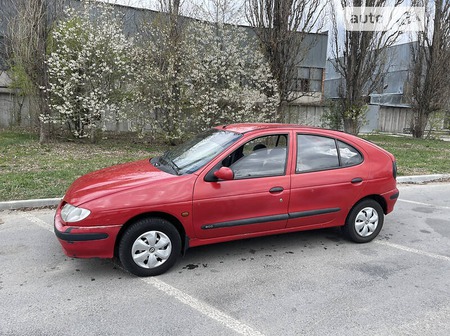 Renault Megane 1997  випуску Хмельницький з двигуном 1.4 л бензин хэтчбек механіка за 2550 долл. 