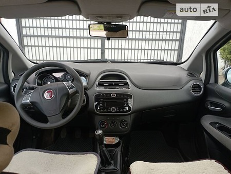 Fiat Punto 2010  випуску Одеса з двигуном 1.3 л дизель хэтчбек механіка за 5500 долл. 