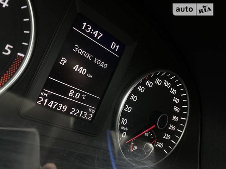 Volkswagen Touran 2011  випуску Луцьк з двигуном 0 л дизель мінівен автомат за 10800 долл. 