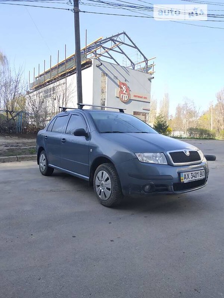 Skoda Fabia 2006  випуску Харків з двигуном 1.4 л  седан механіка за 5000 долл. 