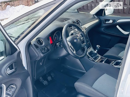 Ford S-Max 2015  випуску Ужгород з двигуном 2 л дизель мінівен механіка за 13300 долл. 