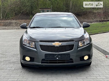 Chevrolet Cruze 2012  випуску Чернівці з двигуном 1.6 л  седан механіка за 7400 долл. 