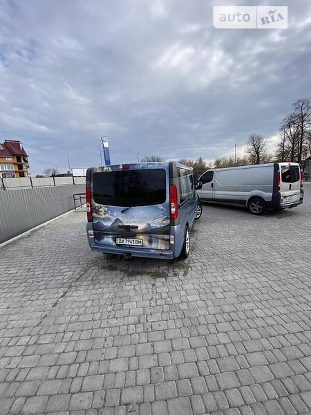 Renault Trafic 2009  випуску Хмельницький з двигуном 2.5 л дизель мінівен автомат за 8900 долл. 