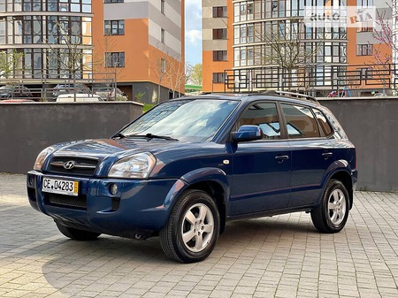 Hyundai Tucson 2004  випуску Івано-Франківськ з двигуном 2 л бензин позашляховик механіка за 6650 долл. 