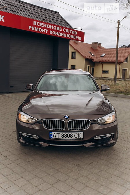 BMW 328 2012  випуску Івано-Франківськ з двигуном 2 л бензин седан автомат за 12500 долл. 