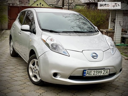 Nissan Leaf 2013  випуску Дніпро з двигуном 0 л електро хэтчбек  за 8400 долл. 