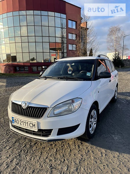 Skoda Fabia 2013  випуску Ужгород з двигуном 1.6 л дизель універсал  за 6900 долл. 