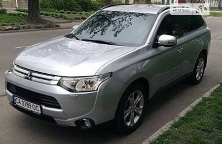 Mitsubishi Outlander 2012  випуску Черкаси з двигуном 0 л  позашляховик автомат за 14550 долл. 