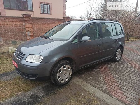 Volkswagen Touran 2003  випуску Луцьк з двигуном 1.6 л бензин мінівен механіка за 4700 долл. 