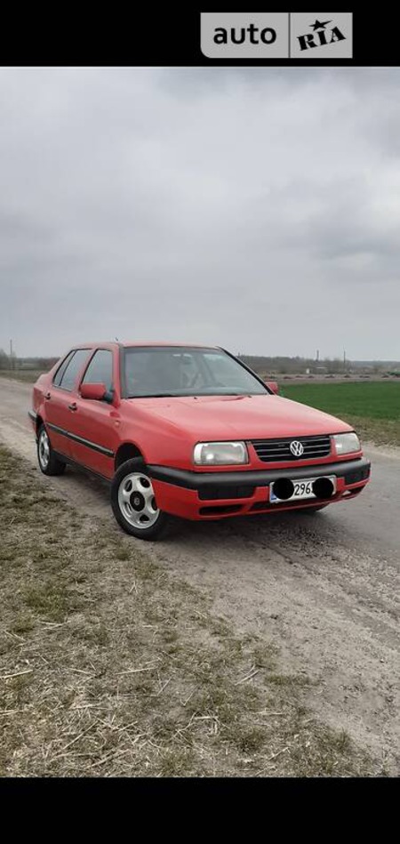 Volkswagen Vento 1994  випуску Луцьк з двигуном 1.8 л  седан механіка за 2500 долл. 