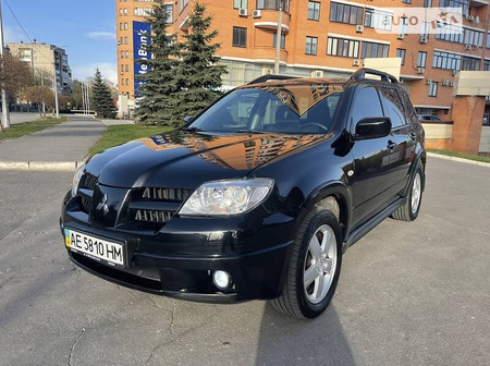 Mitsubishi Outlander 2007  випуску Харків з двигуном 2.4 л  позашляховик автомат за 7700 долл. 