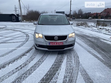 Volkswagen Touran 2007  випуску Луцьк з двигуном 2 л дизель універсал автомат за 8700 долл. 